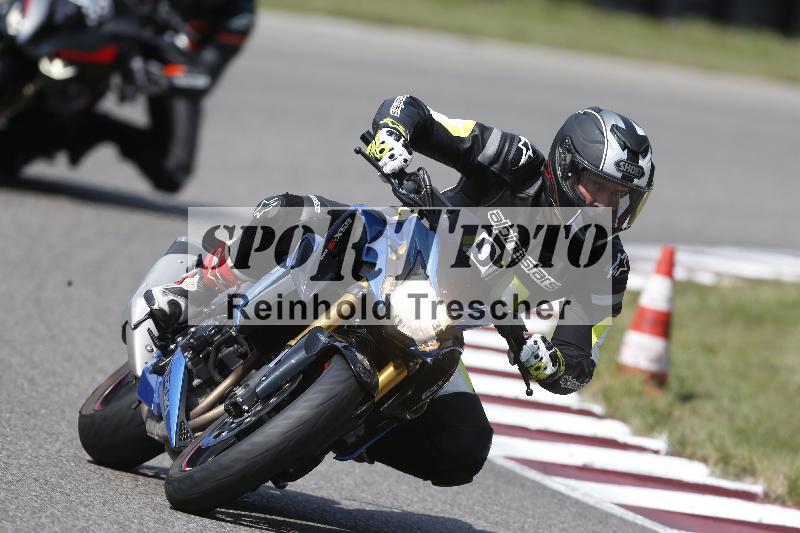 Archiv-2025/49 26.08.2025 Cornu Master School ADR/blau-bleu/0-4